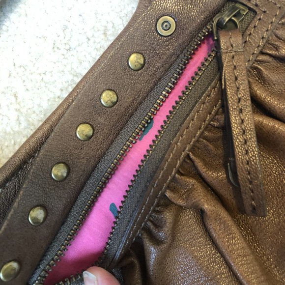 Juicy Couture THINK Brown Taupe Leather Crossbody Bag - Picture 11 of 16